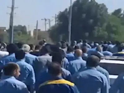 اعتراض کارگران گروه ملی فولاد ادامه یافت/ سطح تولید پایین آمده