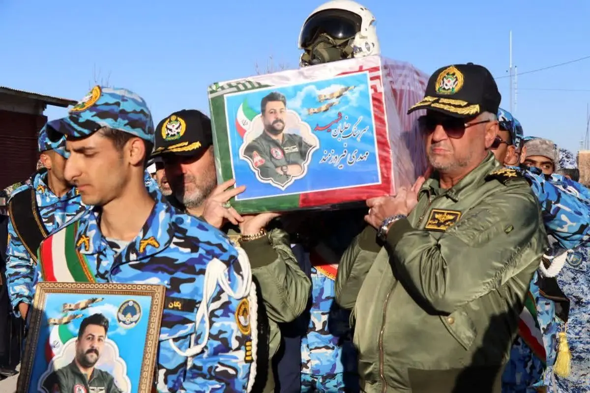 برگزاری مراسم تشییع پیکر شهید خلبان فیروزمند در پایگاه هوایی نوژه/ اشکال فنی، عامل بروز سانحه بود