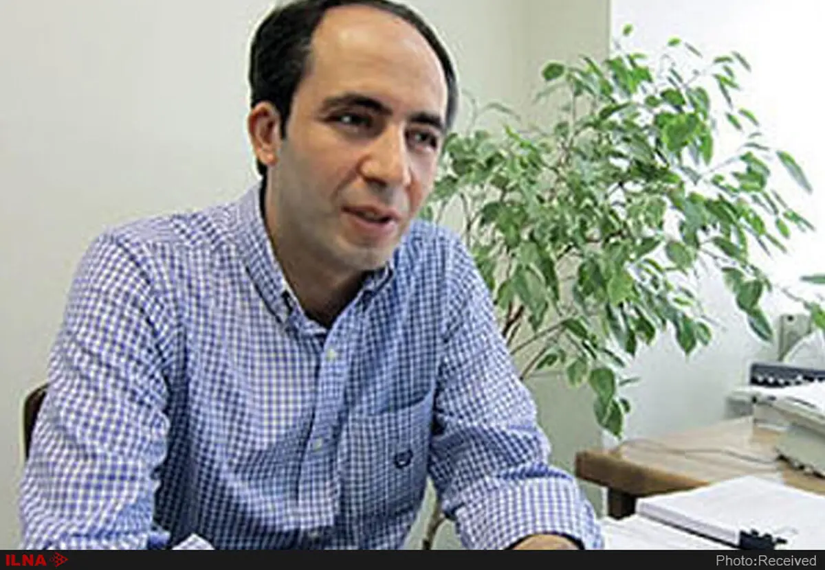  نیمایی کردن نرخ خوراک پتروشیمی‌ها رانت را حذف می‌کند/ تلاش بانک مرکزی در جهت دلار هشت هزار تومانی است/ اقتصاد ایران تحمل دلار بالای هشت هزار تومان را ندارد