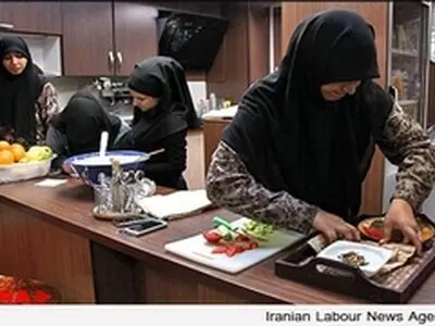 جلوگیری از اشتغال زنان در کافی‌شاپ‌ها قانونی نیست