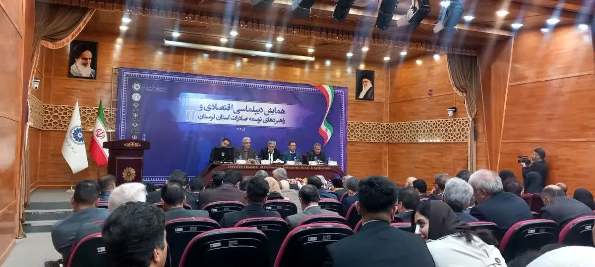 کشور برای کاهش وابستگی به نفت باید از خام فروشی فاصله بگیرد