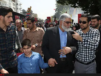جانشین فرمانده ارتش به راهپیمایان روز قدس پیوست
