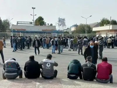 خاتمه موقت اعتراض کارگران شرکتی پتروشیمی رازی/ چند کارگر ممنوع‌الورود شدند؟