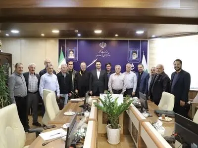 شهردار گرمدره از ایثارگران شاغل در شهرداری تجلیل کرد