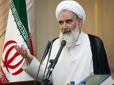 همه مسئولان و مردم باید در حوزه تفکرات اسلامی حرکت کنند