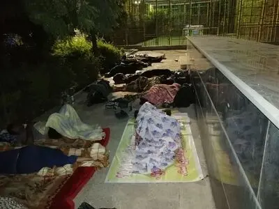 آموزشیاران نهضت سوادآموزی دیشب را در خیابان به صبح رساندند