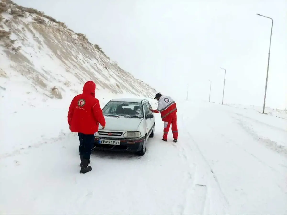 امداد گران به ۴۳  فرد گرفتار در برف و کولاک امداد رسانی کردند