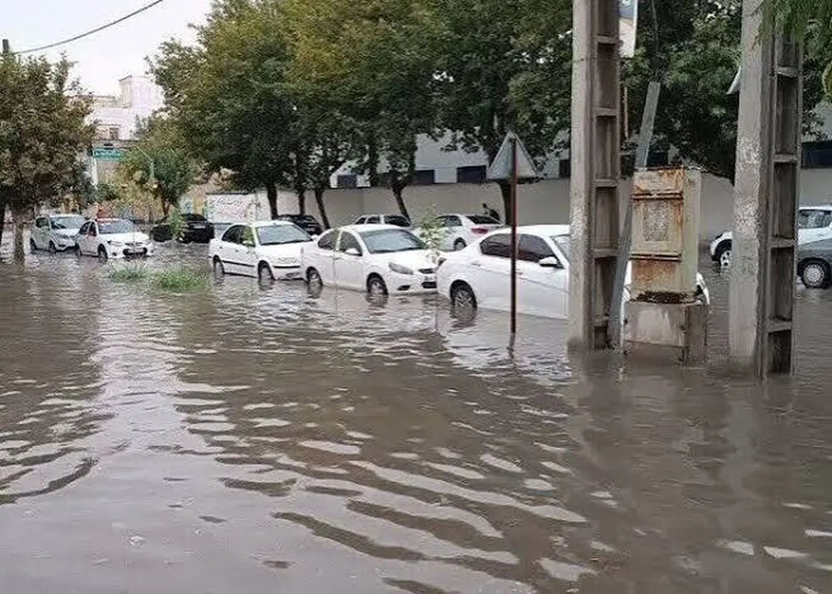 سقوط سقف خانه بر روی تأسیسات برق در بابلسر+ فیلم