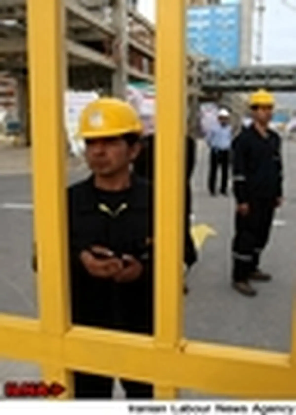کارگران اخراجی پتروشیمی ایلام با وجود تغییر کارفرما به کار بازنگشتند