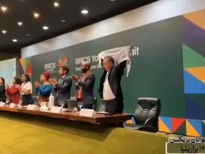 حرکت حماسی معاون وزارت جوانان در اجلاس وزرای جوانان کشورهای عضو بریکس در برزیل