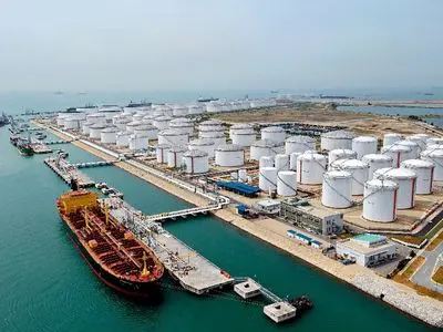 حمله به خارک تاثیری بر صادرات نفت ندارد/ جنگ‌طلب‌ها بدنبال کنترل نفت هستند 