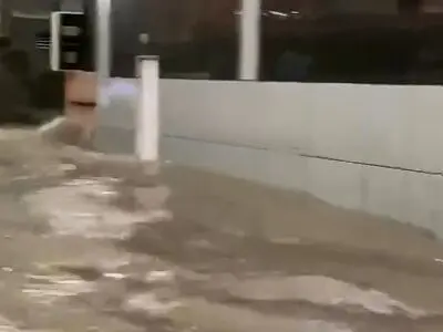 فیلمی از آب‌گرفتگی گسترده در دبی در ساعات اولیه صبح امروز