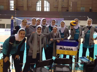دختران ایران دست به توپ شدند