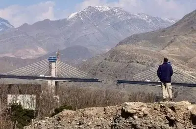 جوانان ایرانی پل «B1» را دوباره می‌سازند/ بمباران زیرساخت‌ها از روی استیصال ترامپ در برابر ایران قوی است