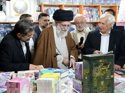 Supreme Leader visits 35th Tehran Intl. Book Fair