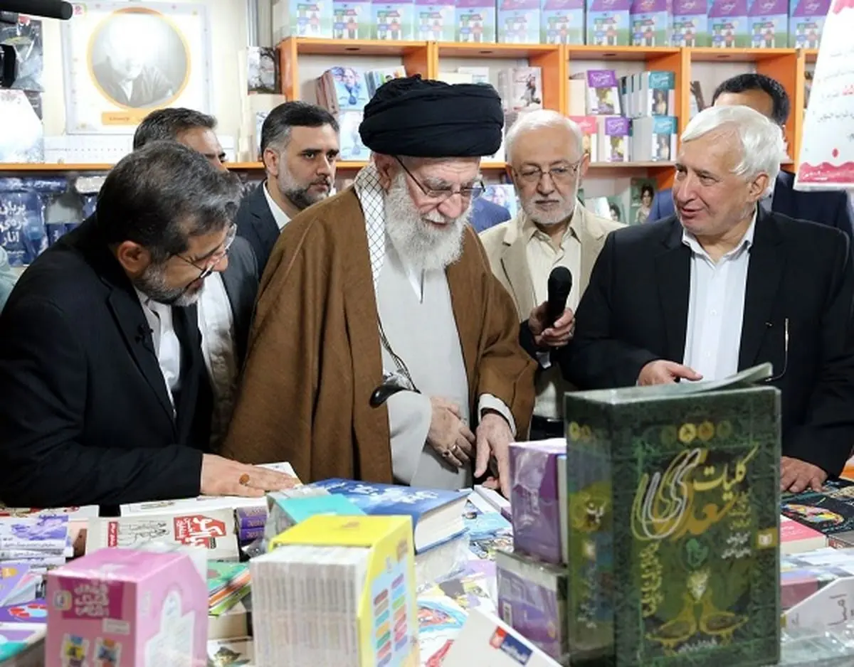 Supreme Leader visits 35th Tehran Intl. Book Fair