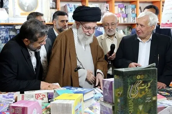 Supreme Leader visits 35th Tehran Intl. Book Fair