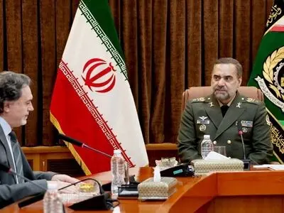 وزیر الدفاع الإیراني خلال استقبال السفیر الترکي: دعم أمیرکا لجرائم الصهاینة عقّدَ أوضاع المنطقة الأمنیة