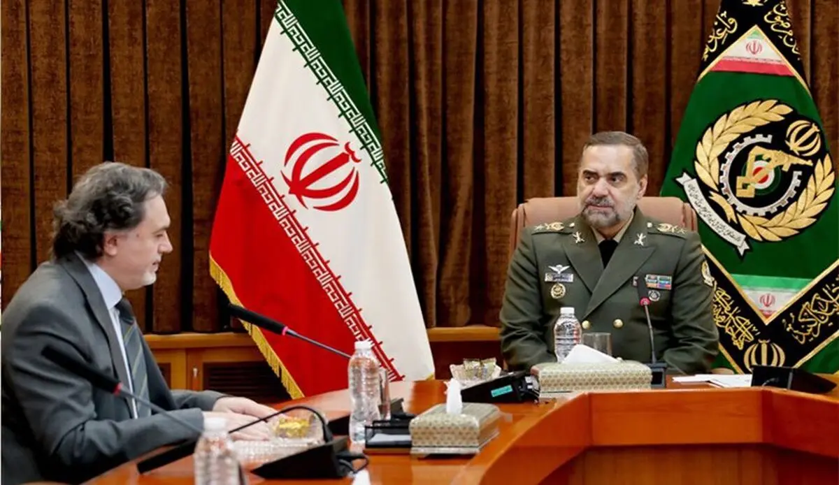 وزیر الدفاع الإیراني خلال استقبال السفیر الترکي: دعم أمیرکا لجرائم الصهاینة عقّدَ أوضاع المنطقة الأمنیة