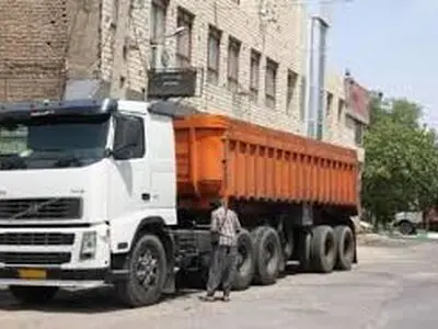 خواب خودروهای سنگین در کوچه پس کوچه های شهر/ خیابان در قرق کامیون ها 