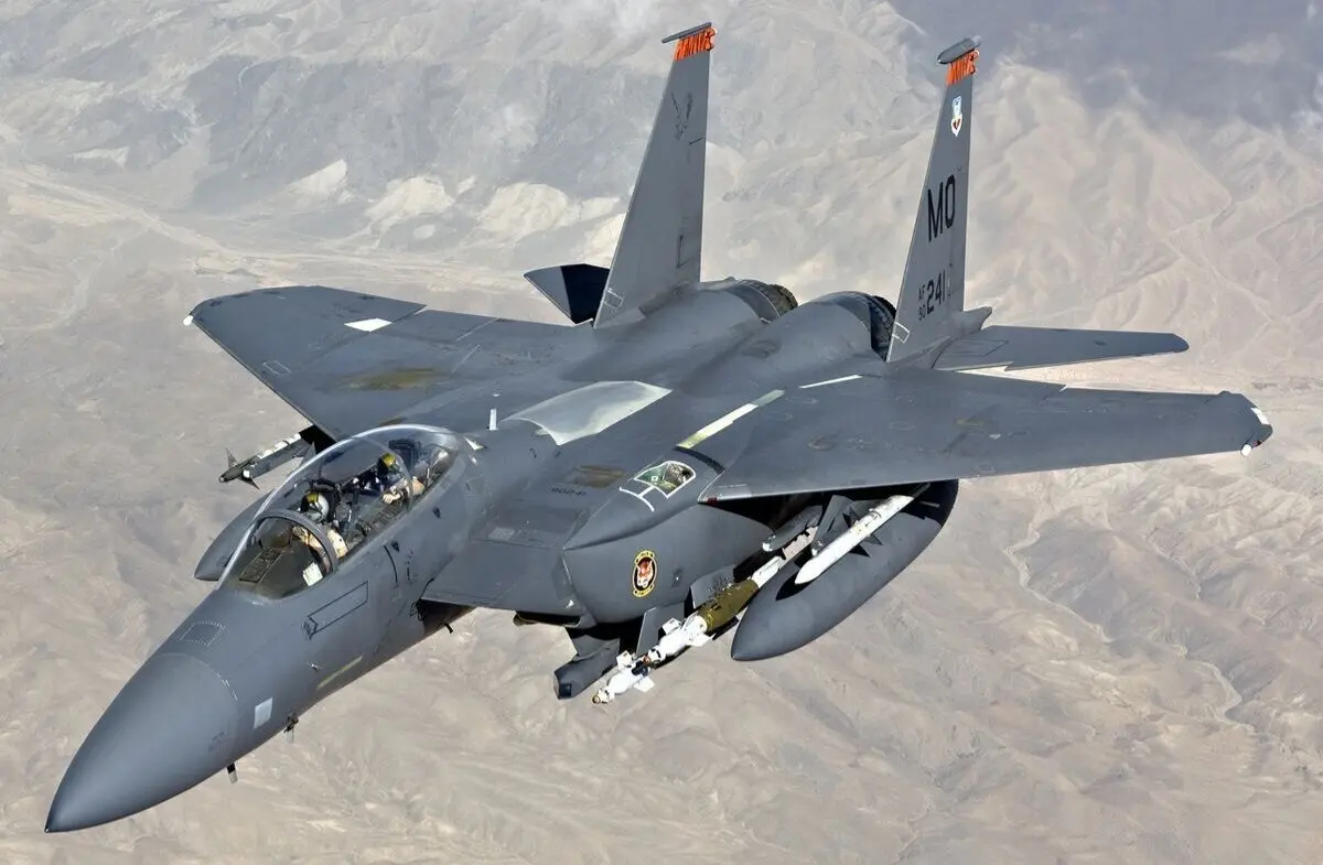 یک فروند جنگنده تهاجمی چندمنظوره و دوسرنشین «F-15E استرایک ایگل» آمریکای متجاوز ساقط شد