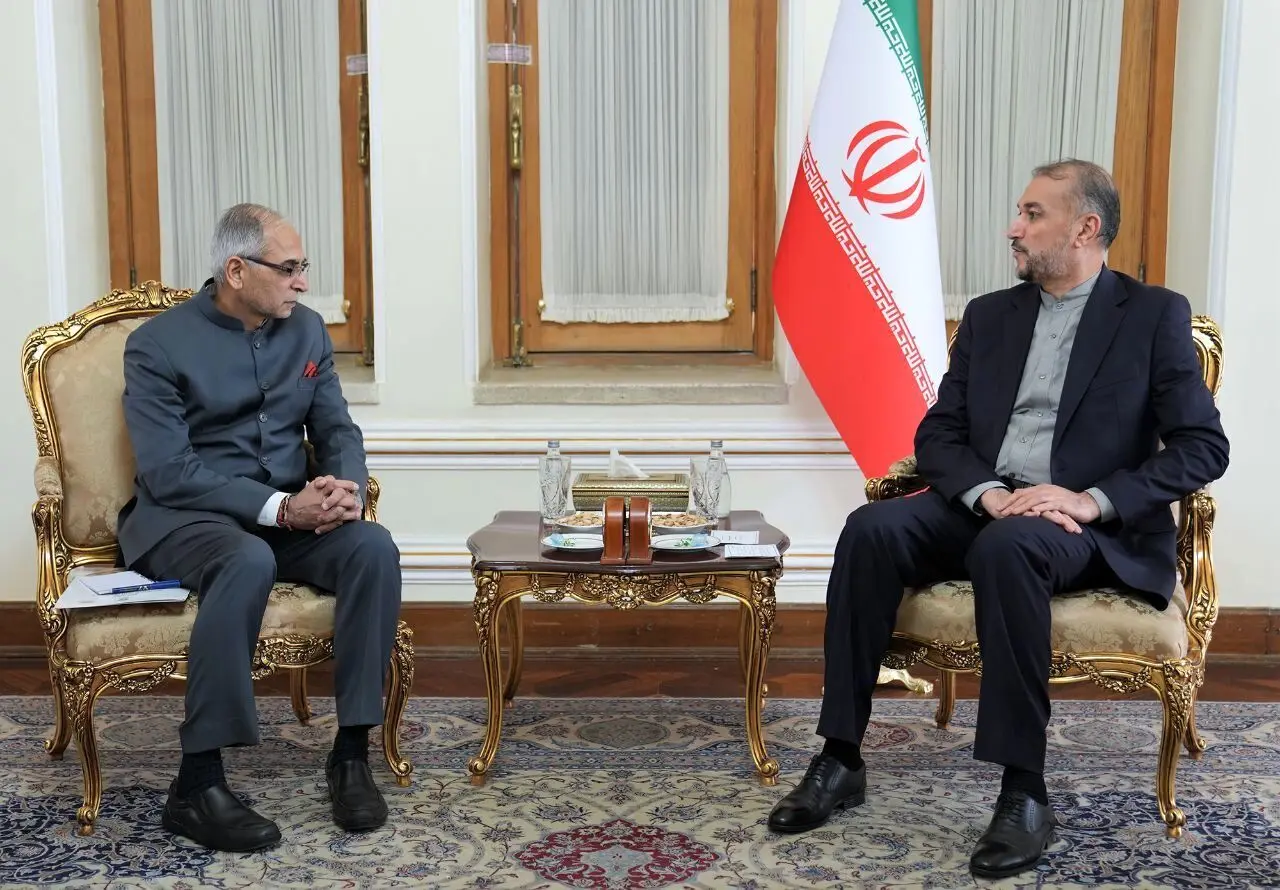 Iran FM underlines developing ties with India
