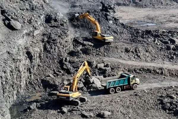 معدن کرومیت، تهدیدی برای زندگی ٣ هزار نفر در روستای دهمورد/ معدن‌کاوی به قیمت نابودی زیستگاه‌های بختگان/ اهالی روستا: مخالف توسعه فعالیت معدنی هستیم؛ مسئولان صدایمان را بشنوند
