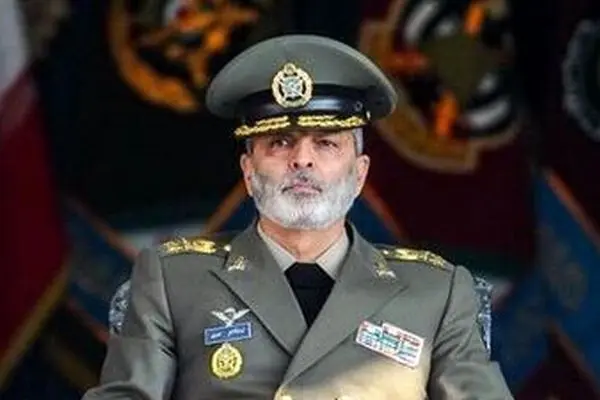 قائد الثورة الإسلامية يعين اللواء موسوي رئيسا لهئئة الاركان العامة للقوات المسلحة