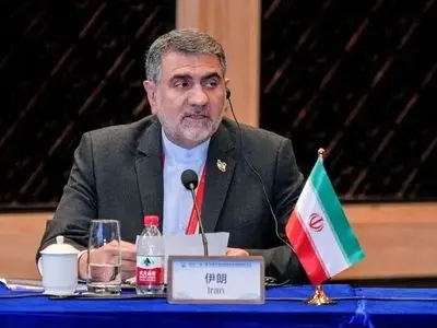 در برابر هر بحران انسان ساخت می‌ایستیم و آن را دفع می‌کنیم