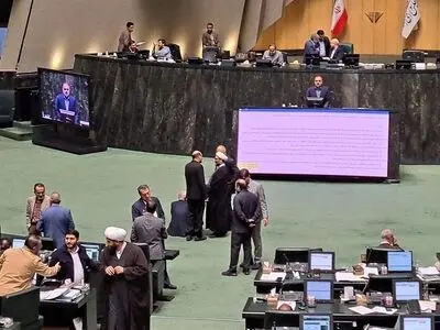تحصن نادران در صحن علنی در اعتراض به عملکرد هیات‌ رئیسه مجلس + پاسخ قالیباف