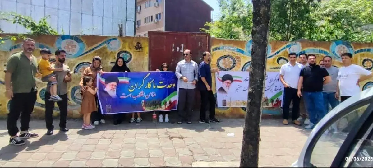 تجمع کارگران شرکت ریسندگی خاور گیلان در اعتراض به معوقات مزدی و مشکلات ناشی از خصوصیسازی