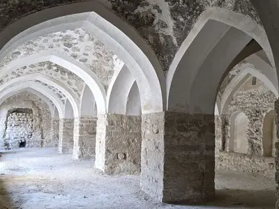 دژ برازجان؛ میراث جهانی فراموش شده بوشهر/ مرمت کاروانسرای ثبت جهانی شده نیمه‌کاره است