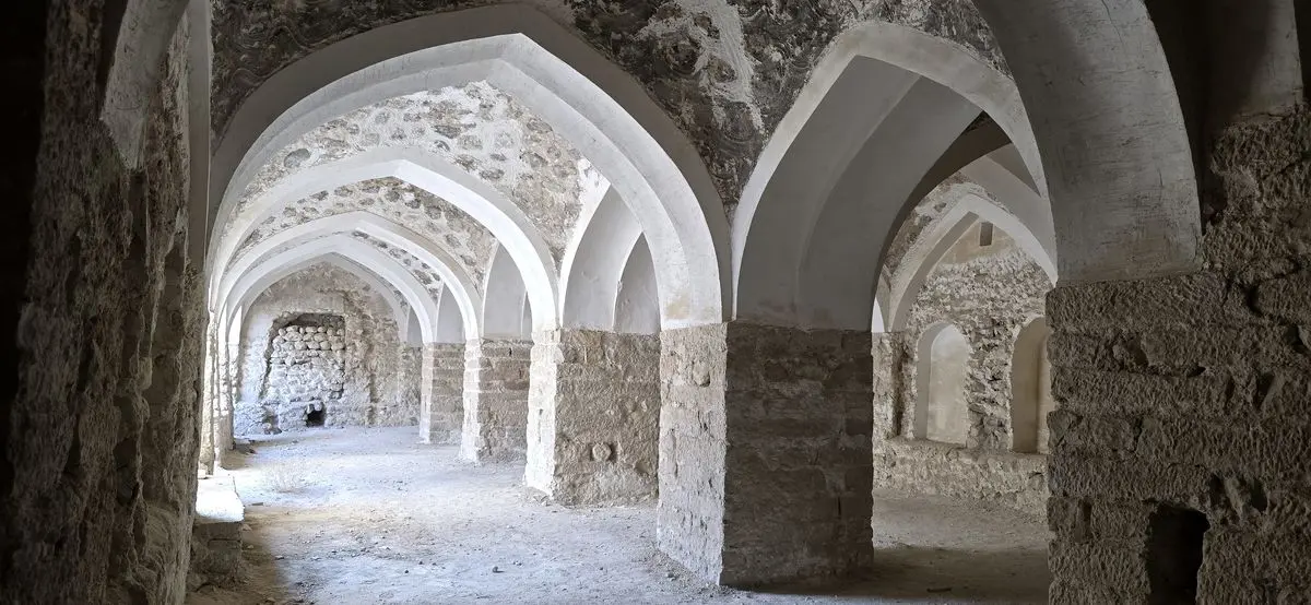 دژ برازجان؛ میراث جهانی فراموش شده بوشهر/ مرمت کاروانسرای ثبت جهانی شده نیمه‌کاره است