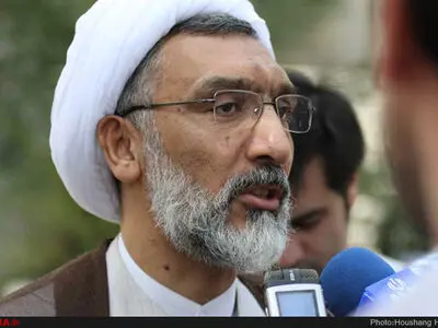 باید با تمام ابزار خود در مقابل دشمن به میدان بیاییم/ از راه‌های دیپلماتیک نباید غافل شد
