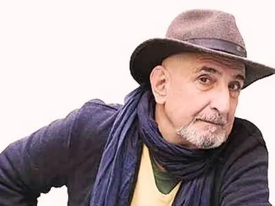 فرهاد آئیش به «نقد تئاتر» می‌رود