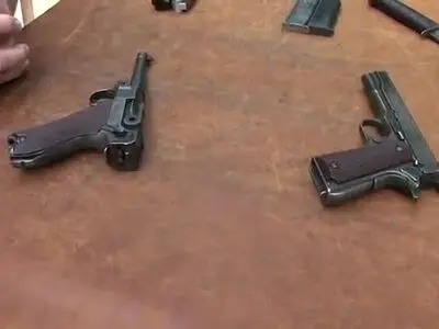 دستگیری مردی که همسرش را با اسلحه تهدید کرد