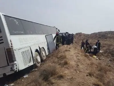 انحراف اتوبوس مسافربری در محور داورزن به سبزوار/ ۹ نفر مصدوم شدند