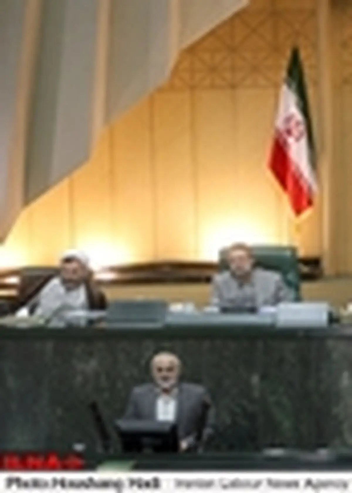 پاسخ نیلی به شایعه امضای نامه خطاب به رهبری / تذکر لاریجانی به نمایندگان