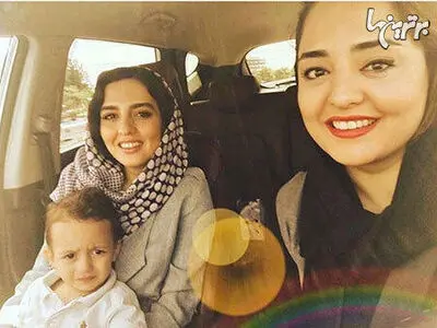  سلفی ستایش با خواهرش