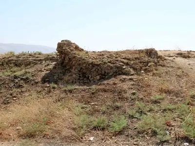 گمانه‌زنی در قلعه گل دره شهر استان ایلام/ نقشه‌برداری و تصویربرداری هوایی در مراحل تکمیلی