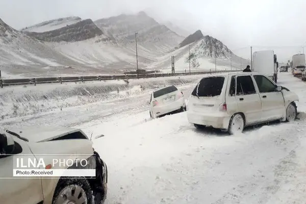 بسته شدن راه ارتباطی ۳۰۰ روستای شهرستان دلفان 