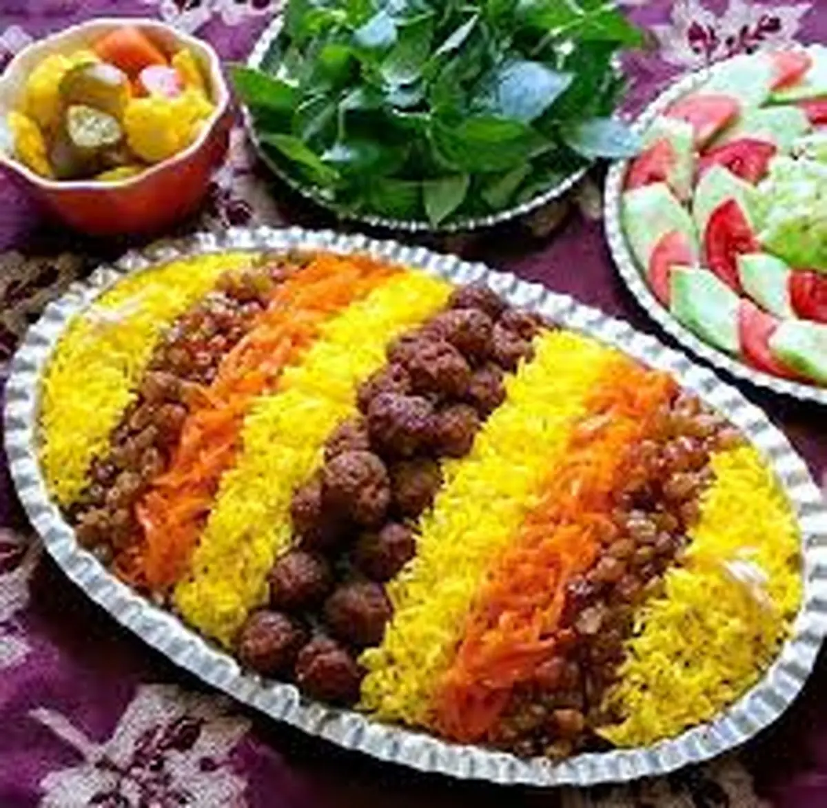  طرز تهیه مرحله به مرحله هویج پلو زعفرانی مجلسی با مرغ و گوشت قلقلی 