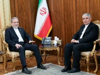 دیدار سفیر ایران در جمهوری آذربایجان با وزیر امور خارجه