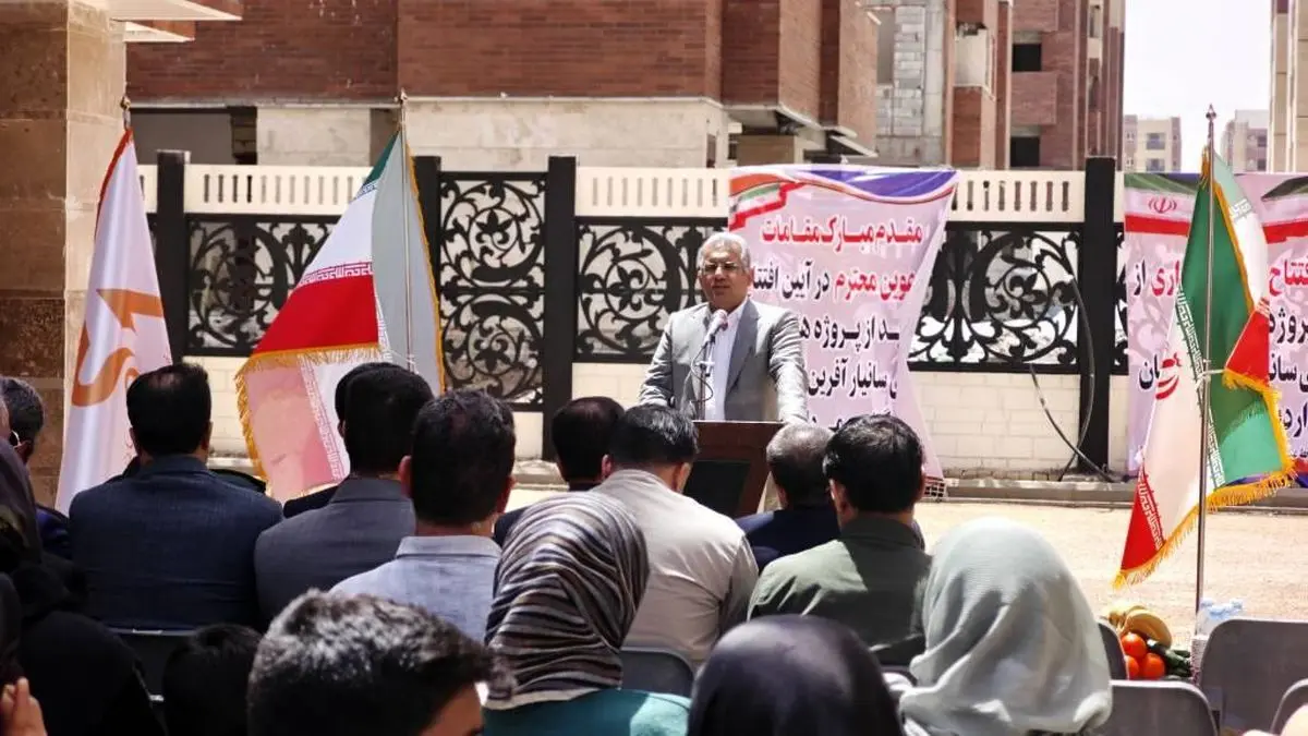 افتتاح طرح نیروگاه خورشیدی و ۳۶۰ واحد مسکن در قم