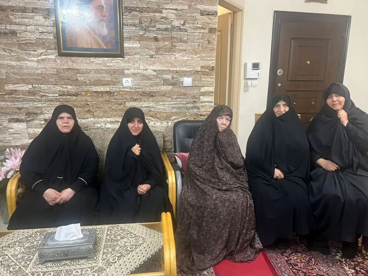 دیدار معاون رئیسجمهور با مادر شهید باقری