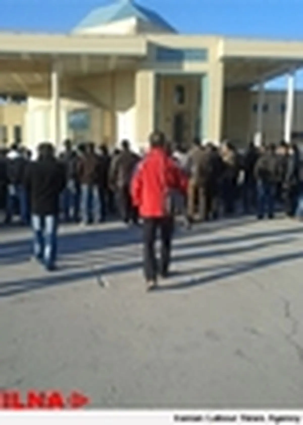 کاهش تولید به منظور برخورد با کارگران پلی اکریل