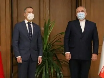 بدء الجولة الاولى من المحادثات بین ظریف ونظیره السویسری فی طهران