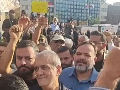 حضور پزشکیان در تجمع اعتراضی علیه حمله آمریکا به ایران
