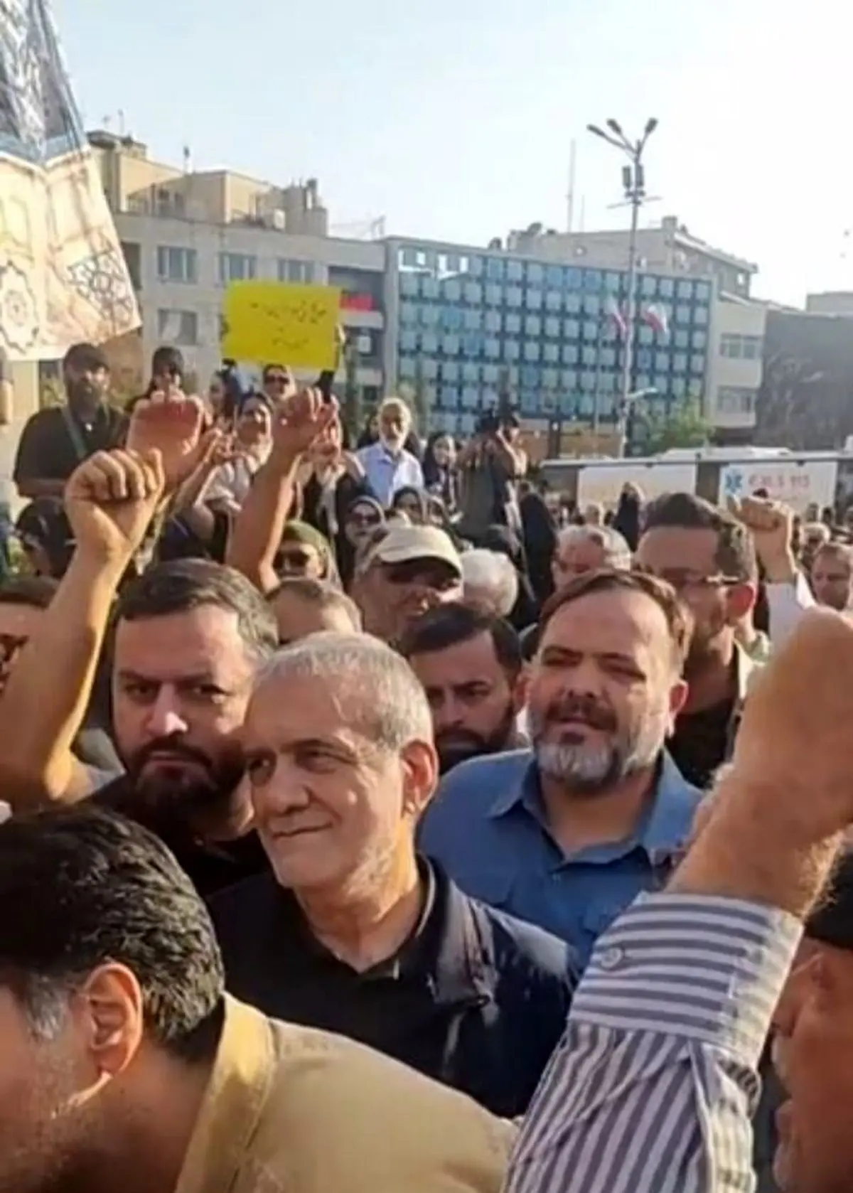 حضور پزشکیان در تجمع اعتراضی علیه حمله آمریکا به ایران