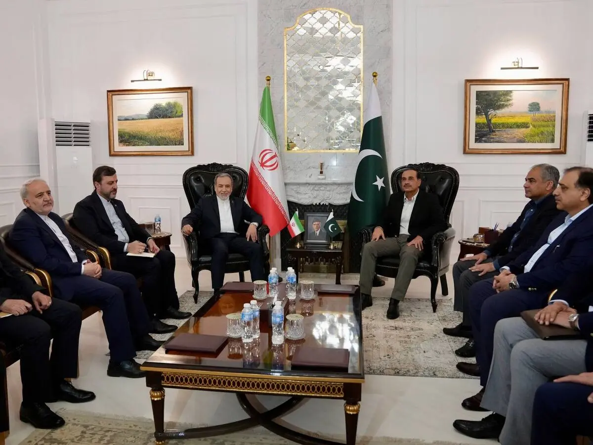 عراقچی با فرمانده ارتش پاکستان دیدار کرد